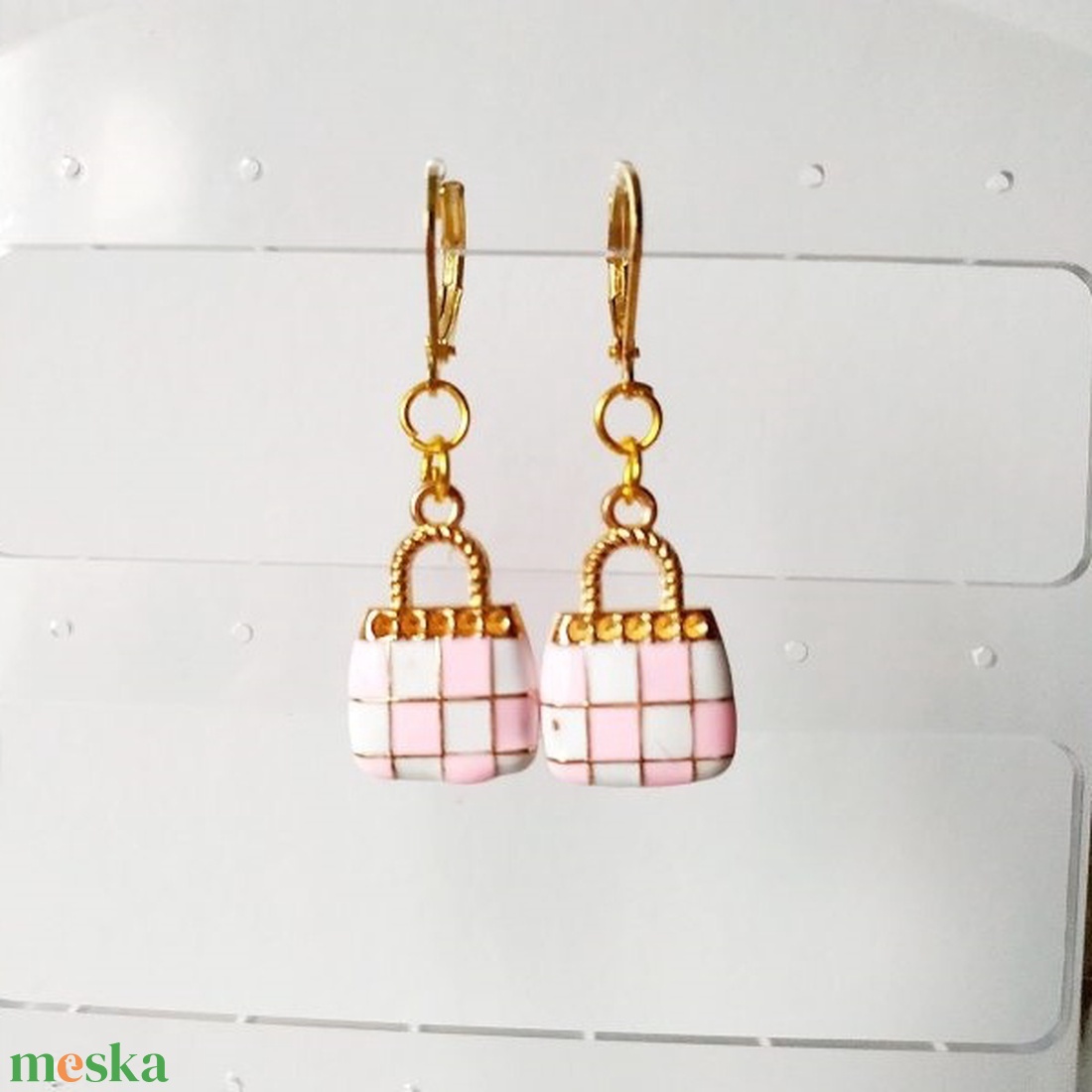 Kis retikül medálos fülbevaló lányoknak - ékszer - fülbevaló - lógó fülbevaló - Meska.hu