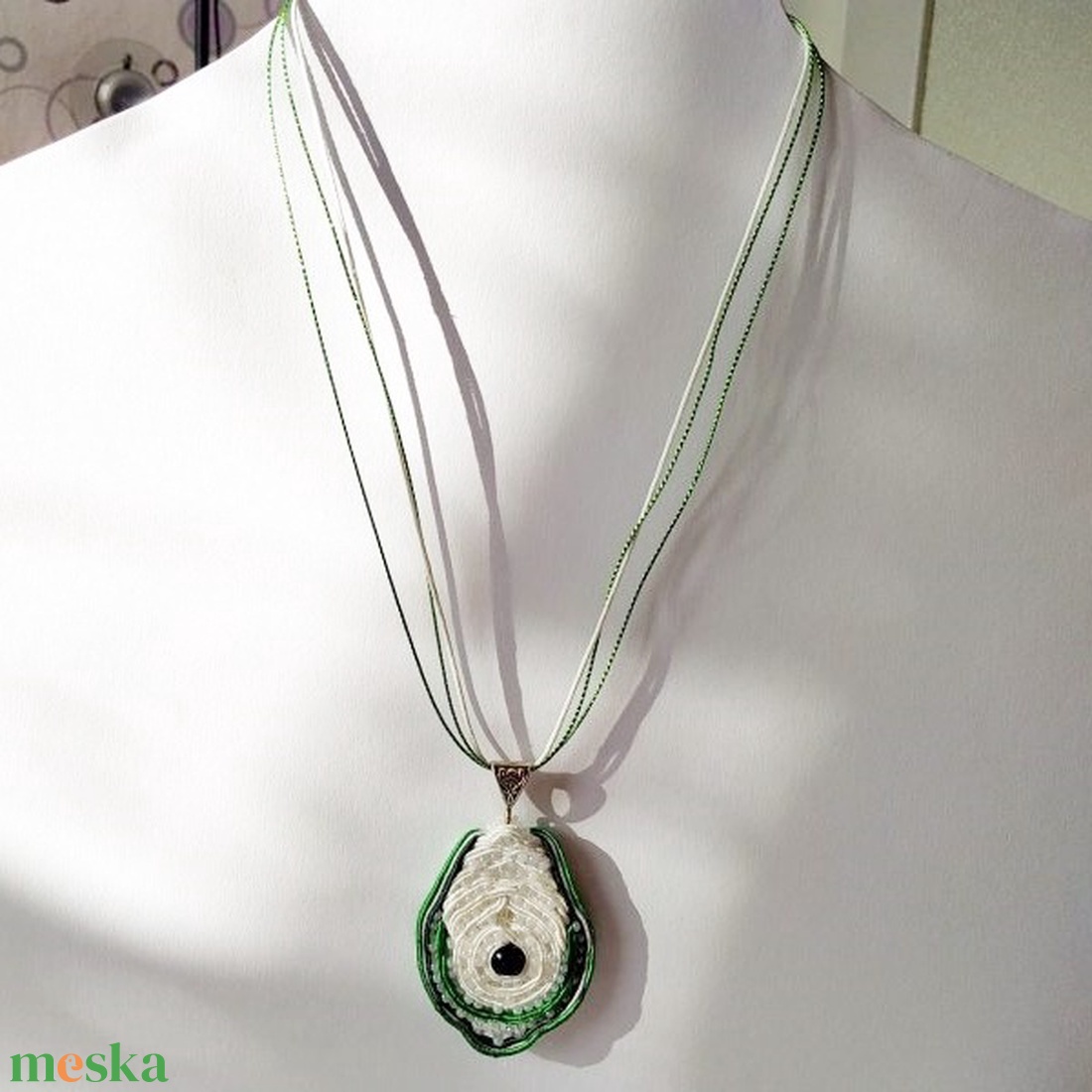 Meleg ölelésben sújtás nyaklánc - ékszer - nyaklánc - medálos nyaklánc - Meska.hu