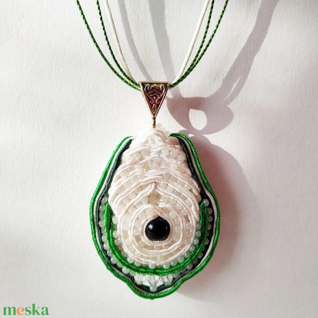 Meleg ölelésben sújtás nyaklánc - ékszer - nyaklánc - medálos nyaklánc - Meska.hu