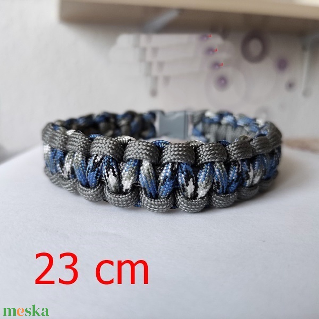 Szürke-kék paracord karkötő stílusos férfiaknak - ékszer - karkötő - fonott karkötő - Meska.hu
