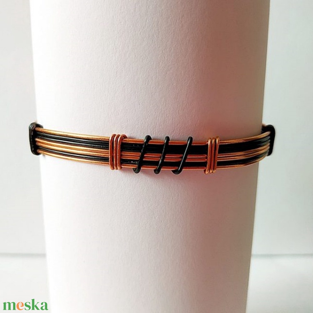 Karkötő hölgyeknek rézdrótból fekete csíkokkal (2) - ékszer - karkötő - karperec - Meska.hu