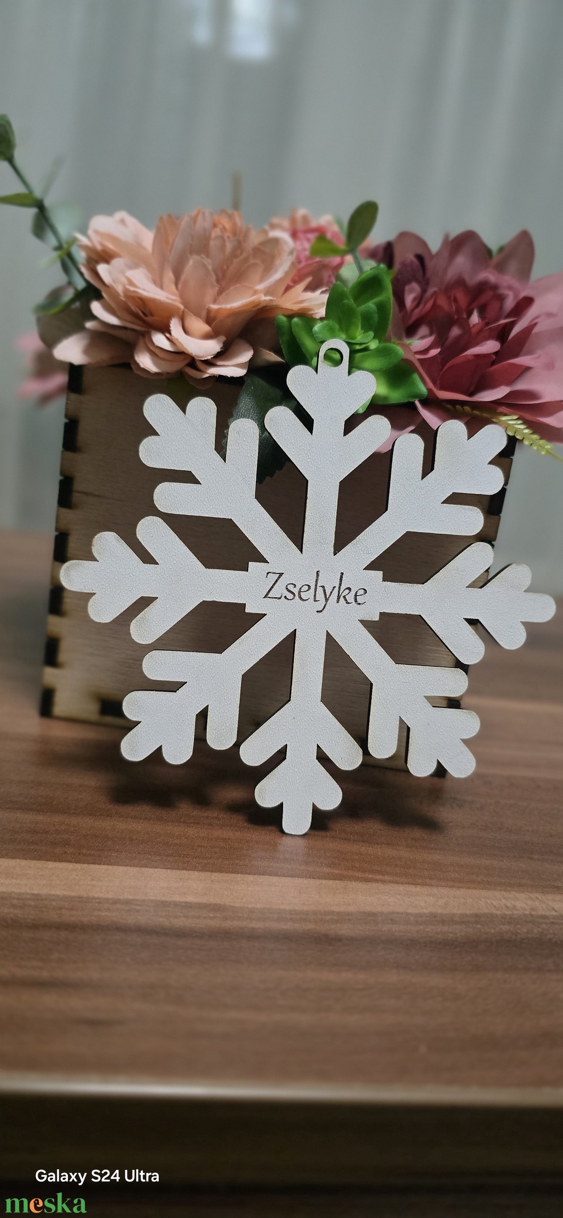 Neves gravírozott hópehely dísz karácsonyra, karácsonyi dísz - karácsony - karácsonyi lakásdekoráció - karácsonyfadíszek - Meska.hu Neves gravírozott hópehely dísz karácsonyra, karácsonyi dísz - karácsony - karácsonyi lakásdekoráció - karácsonyfadíszek - Meska.hu