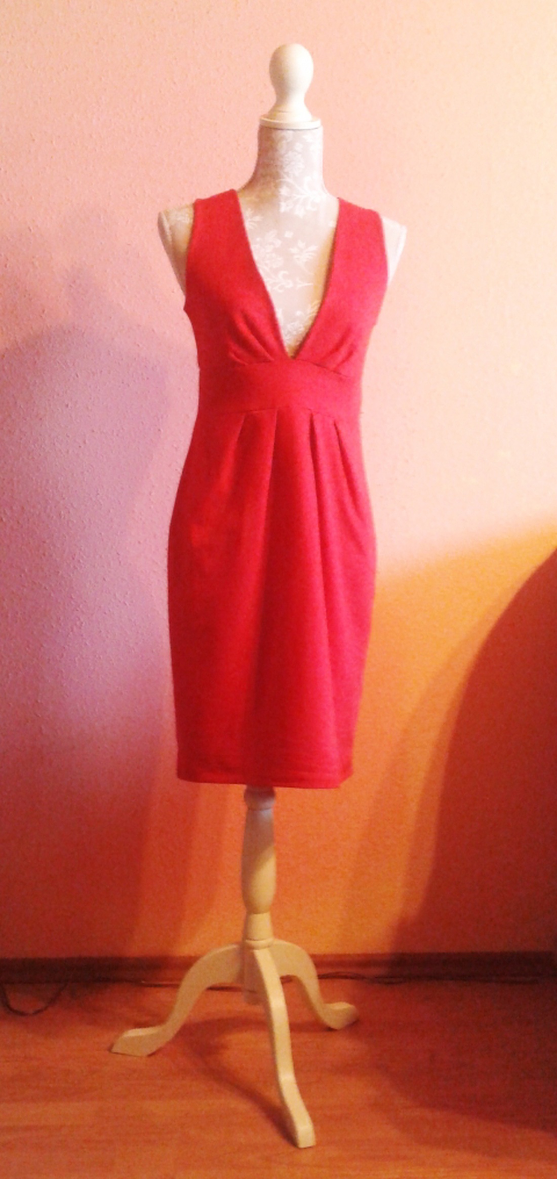 Nő piros ruhában - rendelhető! -  - Meska.hu