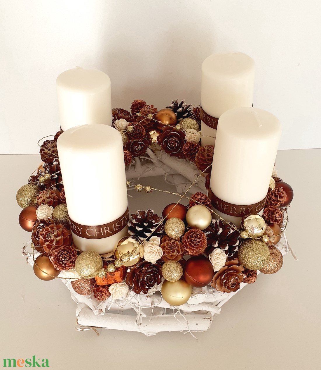 Adventi asztaldísz,óriás fehér gyertyákkal,rőzse alapon - karácsony - adventi díszek - adventi asztaldísz - Meska.hu Adventi asztaldísz,óriás fehér gyertyákkal,rőzse alapon - karácsony - adventi díszek - adventi asztaldísz - Meska.hu