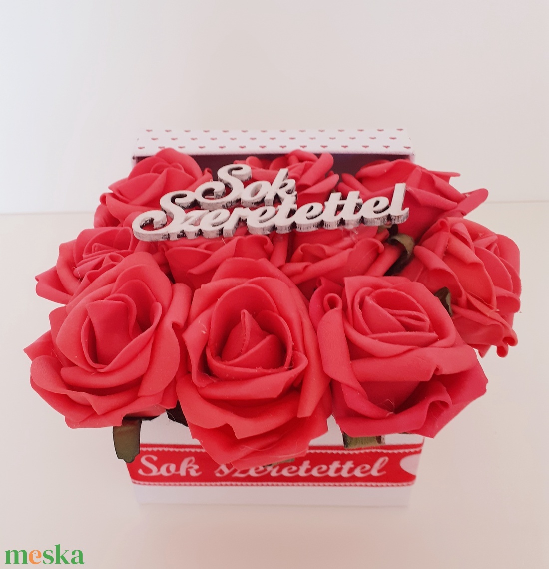 Virág doboz,piros rózsákkal - otthon & lakás - dekoráció - virágdísz és tartó - virágbox, virágdoboz - Meska.hu