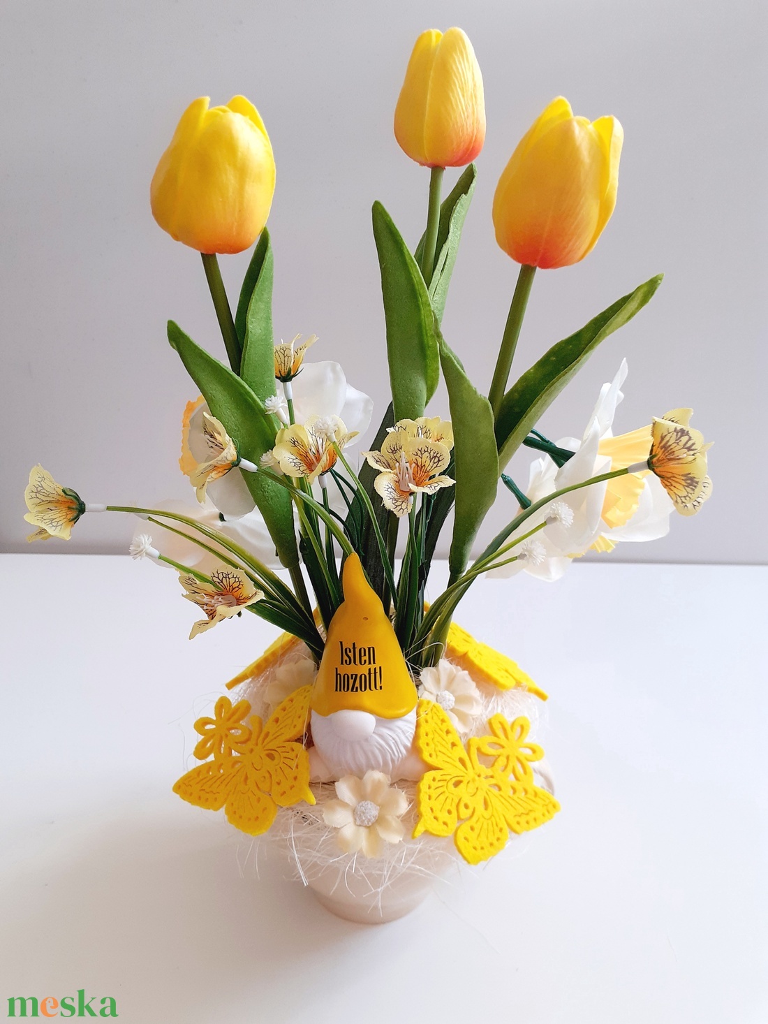 Tavaszi asztaldísz sárga tulipánokkal és manóval - otthon & életmód - dekoráció - asztal és polc dekoráció - asztaldísz - Meska.hu Tavaszi asztaldísz sárga tulipánokkal és manóval - otthon & életmód - dekoráció - asztal és polc dekoráció - asztaldísz - Meska.hu