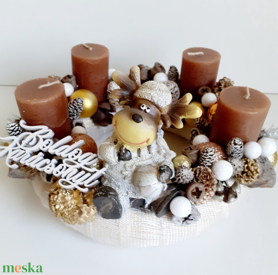 Adventi koszorú mosolygó rénszarvas figurával - karácsony - adventi díszek - adventi asztaldísz - Meska.hu Adventi koszorú mosolygó rénszarvas figurával - karácsony - adventi díszek - adventi asztaldísz - Meska.hu