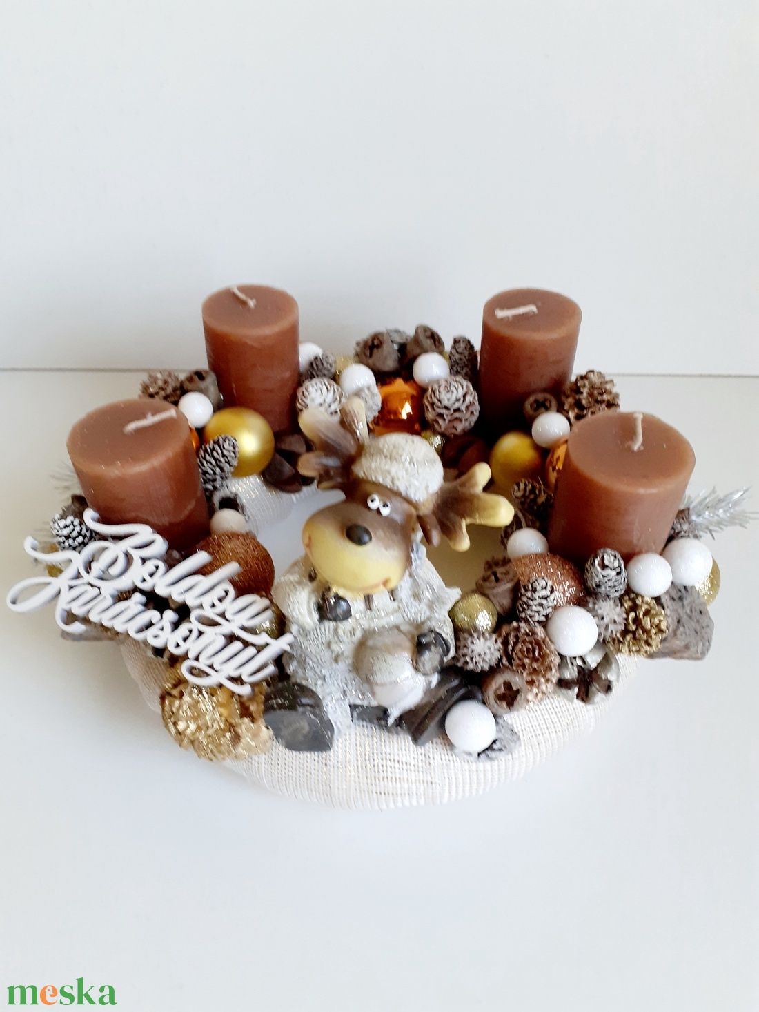 Adventi koszorú mosolygó rénszarvas figurával - karácsony - adventi díszek - adventi asztaldísz - Meska.hu Adventi koszorú mosolygó rénszarvas figurával - karácsony - adventi díszek - adventi asztaldísz - Meska.hu