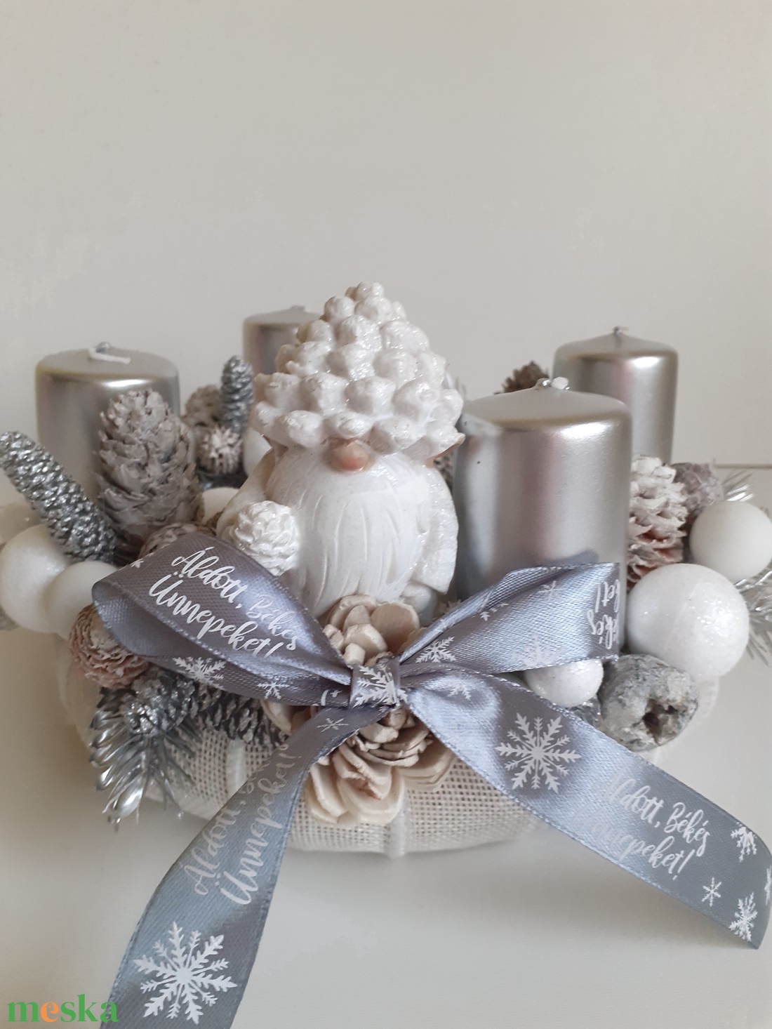 Adventi koszorú fehér toboz manóval - karácsony - adventi díszek - adventi asztaldísz - Meska.hu Adventi koszorú fehér toboz manóval - karácsony - adventi díszek - adventi asztaldísz - Meska.hu