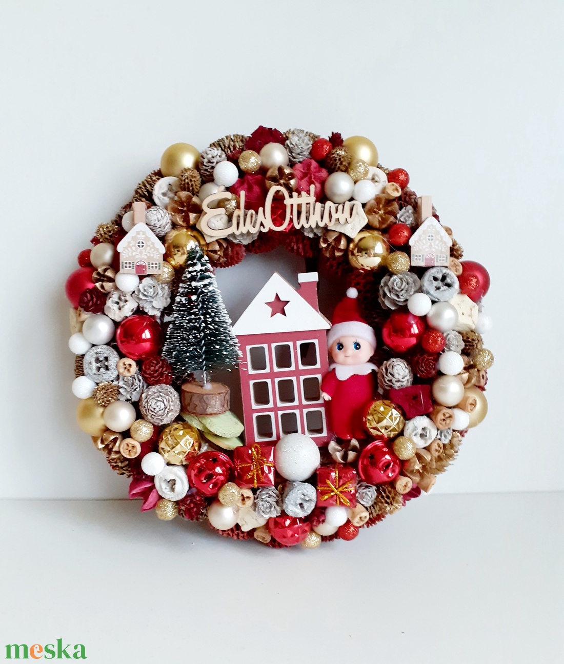 Karácsonyi kopogtató manóval, házzal és fenyőfával - karácsony - adventi díszek - adventi ajtódísz - Meska.hu