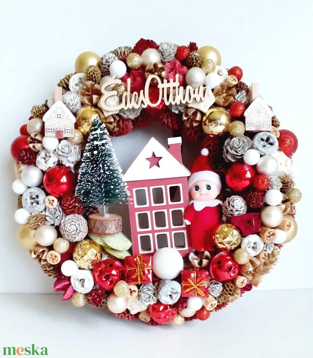 Karácsonyi kopogtató manóval, házzal és fenyőfával - karácsony - adventi díszek - adventi ajtódísz - Meska.hu