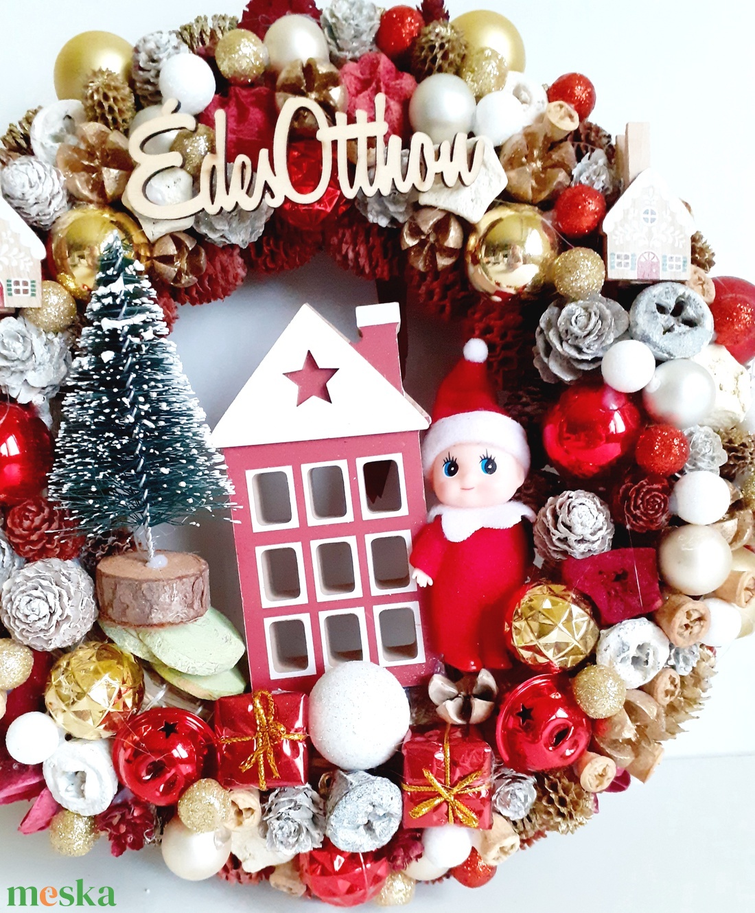 Karácsonyi kopogtató manóval, házzal és fenyőfával - karácsony - adventi díszek - adventi ajtódísz - Meska.hu