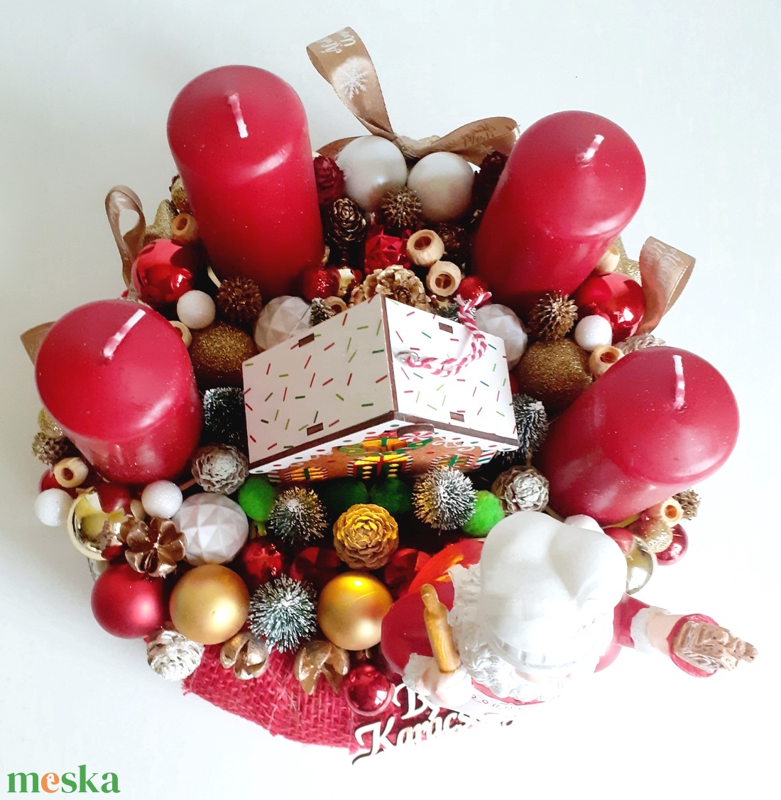 Adventi koszorú- Mikulással, világító mézeskalács házzal - karácsony - adventi díszek - adventi asztaldísz - Meska.hu