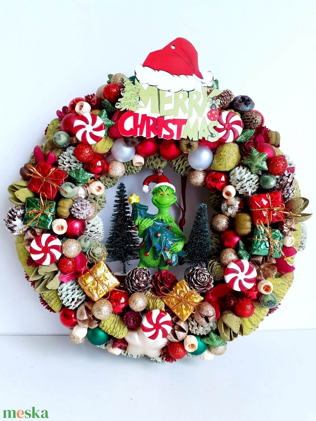 Karácsonyi ajtódísz fenyőfás grinccsel - karácsony - adventi díszek - adventi ajtódísz - Meska.hu