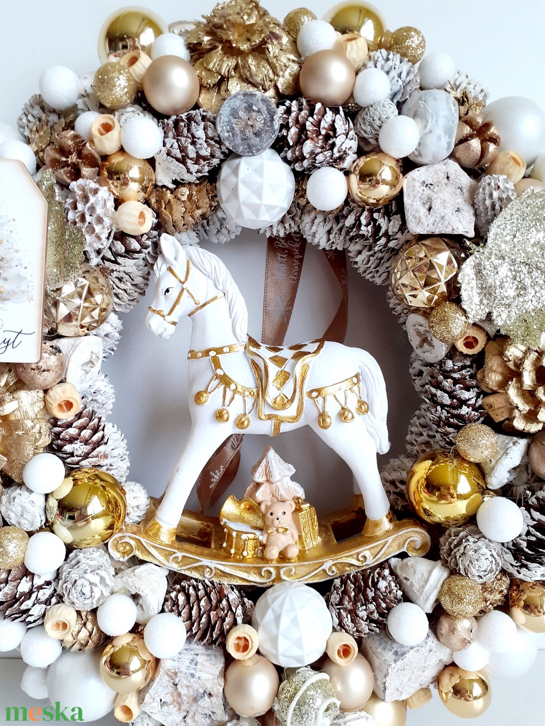 Karácsonyi ajtódísz  fehér-arany hintalóval - karácsony - adventi díszek - adventi ajtódísz - Meska.hu