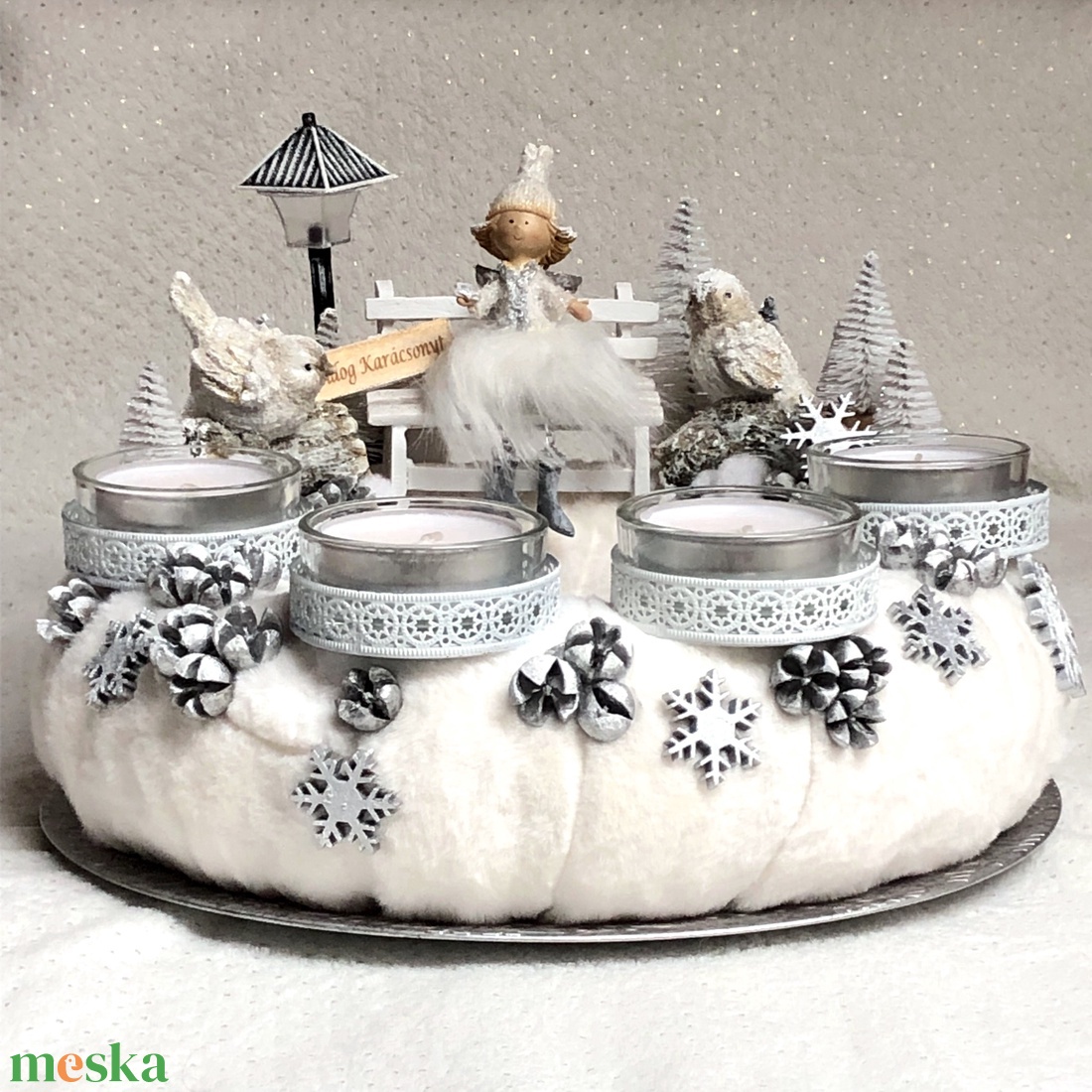 Hófehér adventi koszorú asztaldísz dekoráció angyalkával, madarakkal - karácsony - adventi díszek - adventi koszorú - Meska.hu