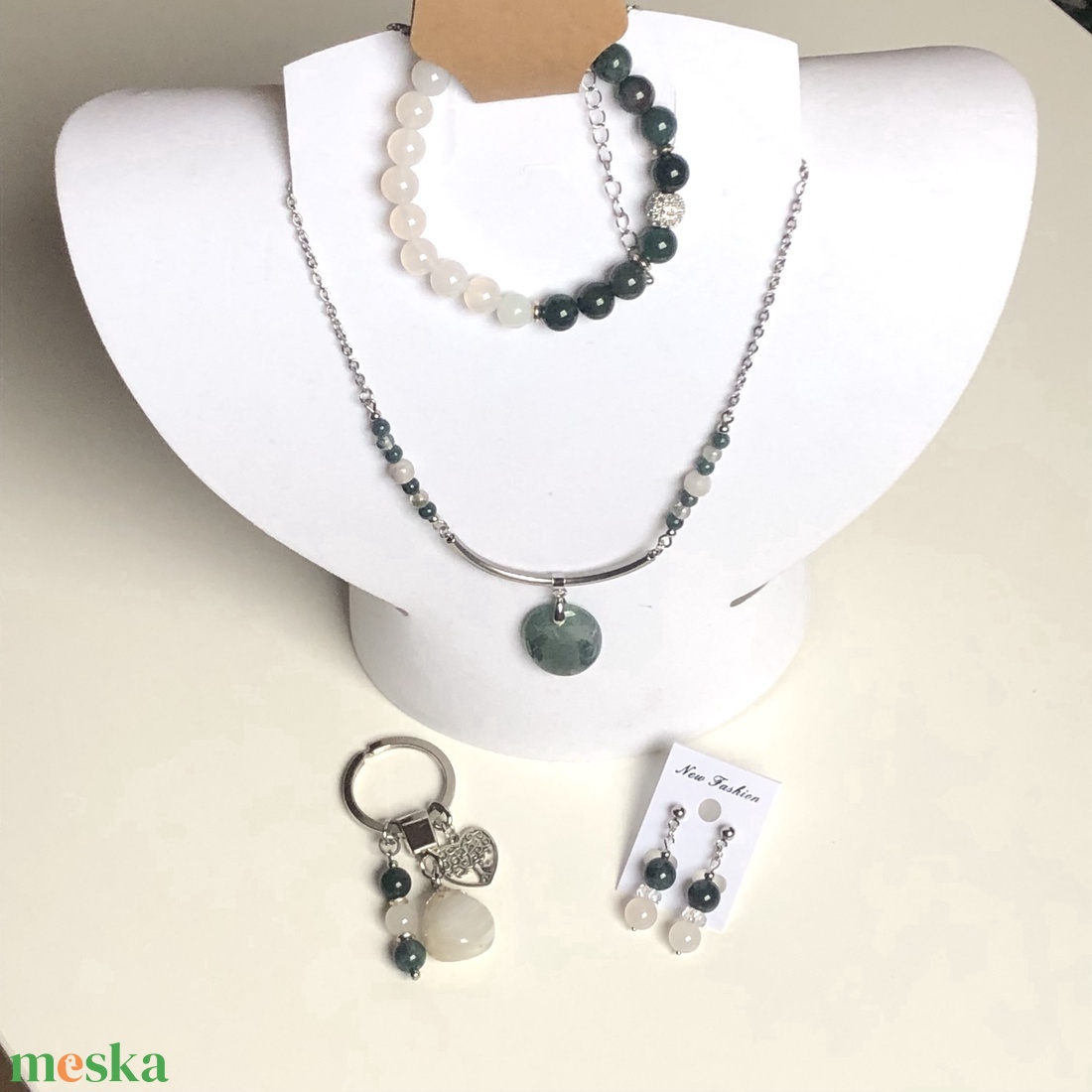 Mohaachát és fehér (béke) achát garnitúra - nyaklánc, karkötő, fülbevaló és kulcstartó - ékszer - ékszerszett - Meska.hu