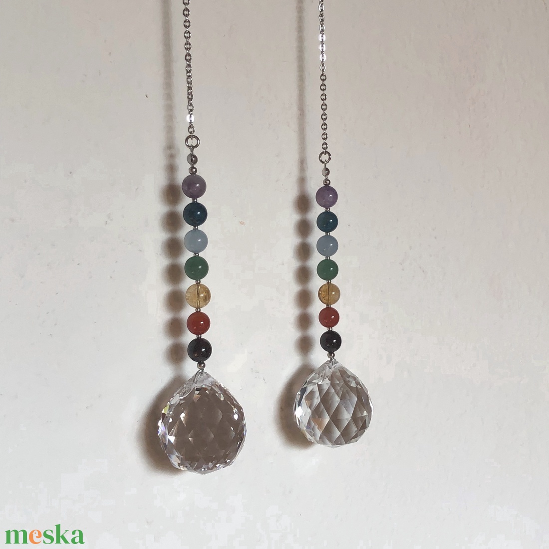 Csakra szivárvány függő - napfogó ( feng shui kristály) valódi féldrágakő gyöngyökkel (1 pár) - otthon & életmód - dekoráció - fali és függő dekoráció - függődísz - Meska.hu Csakra szivárvány függő - napfogó ( feng shui kristály) valódi féldrágakő gyöngyökkel (1 pár) - otthon & életmód - dekoráció - fali és függő dekoráció - függődísz - Meska.hu