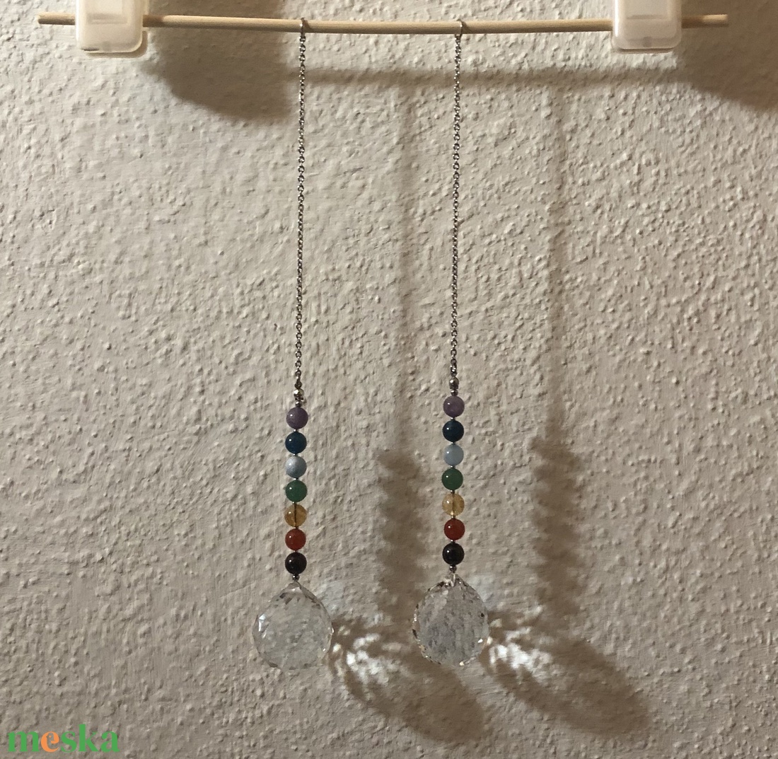 Csakra szivárvány függő - napfogó ( feng shui kristály) valódi féldrágakő gyöngyökkel (1 pár) - otthon & életmód - dekoráció - fali és függő dekoráció - függődísz - Meska.hu Csakra szivárvány függő - napfogó ( feng shui kristály) valódi féldrágakő gyöngyökkel (1 pár) - otthon & életmód - dekoráció - fali és függő dekoráció - függődísz - Meska.hu