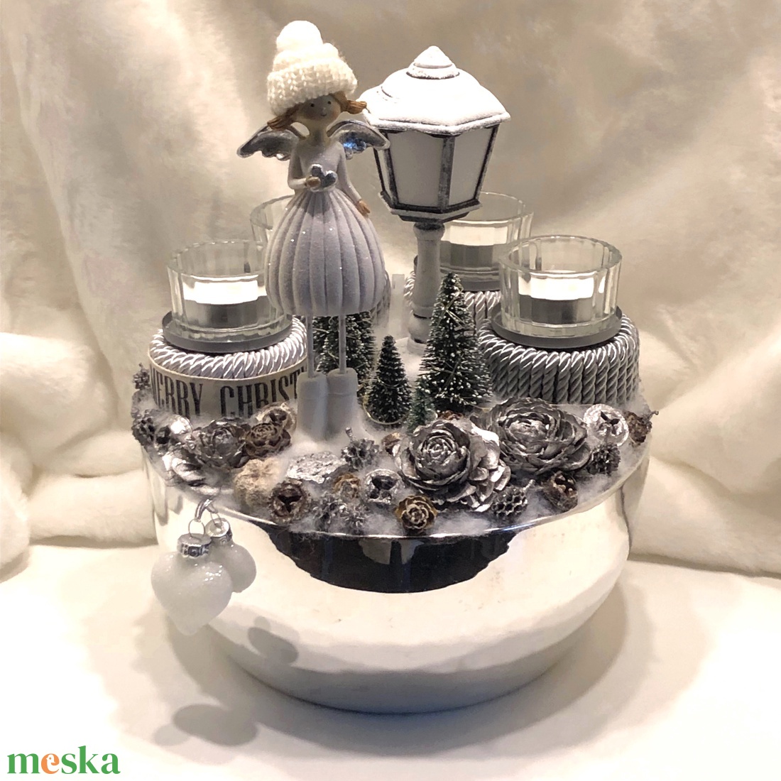 Elegáns adventi koszorú ezüst porcelán kaspóban mécsesekkel, angyalkával, világítással - karácsony - adventi díszek - adventi koszorú - Meska.hu