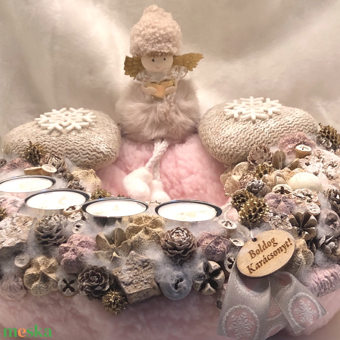 Rózsaszín adventi koszorú textil angyalkával, mécsesekkel - karácsony - adventi díszek - adventi koszorú - Meska.hu