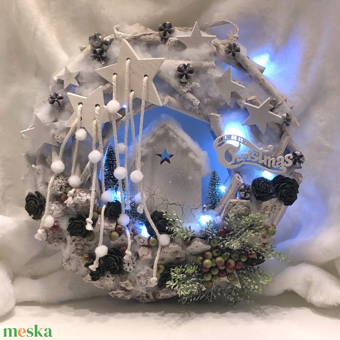 Karácsonyi kopogtató apró faág alapon, világítással - karácsony - adventi díszek - adventi ajtódísz - Meska.hu