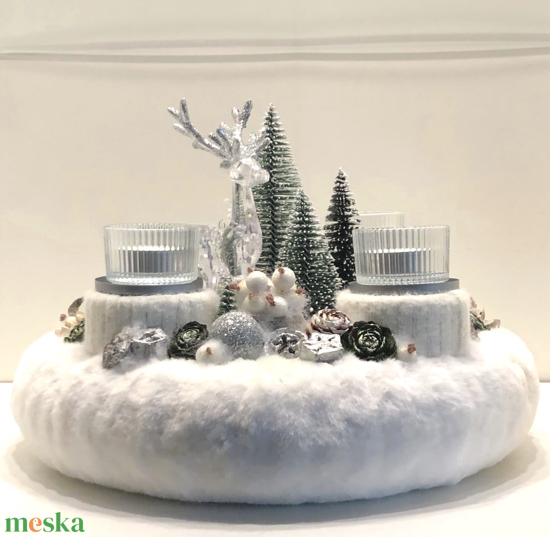 Adventi koszorú akril szarvassal, fenyőkkel és mécsesekkel - karácsony - adventi díszek - adventi koszorú - Meska.hu