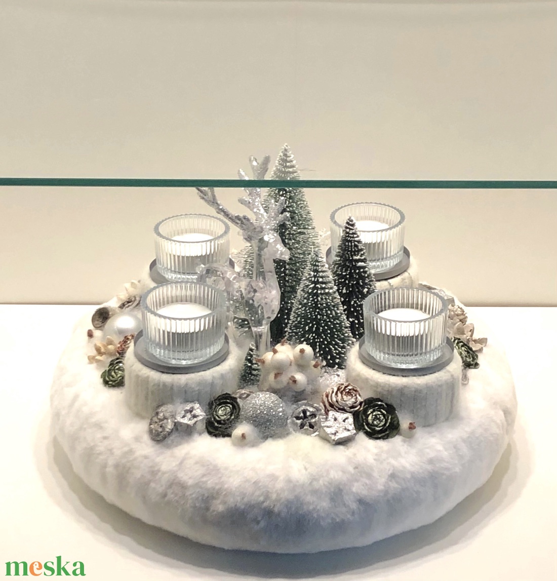 Adventi koszorú akril szarvassal, fenyőkkel és mécsesekkel - karácsony - adventi díszek - adventi koszorú - Meska.hu