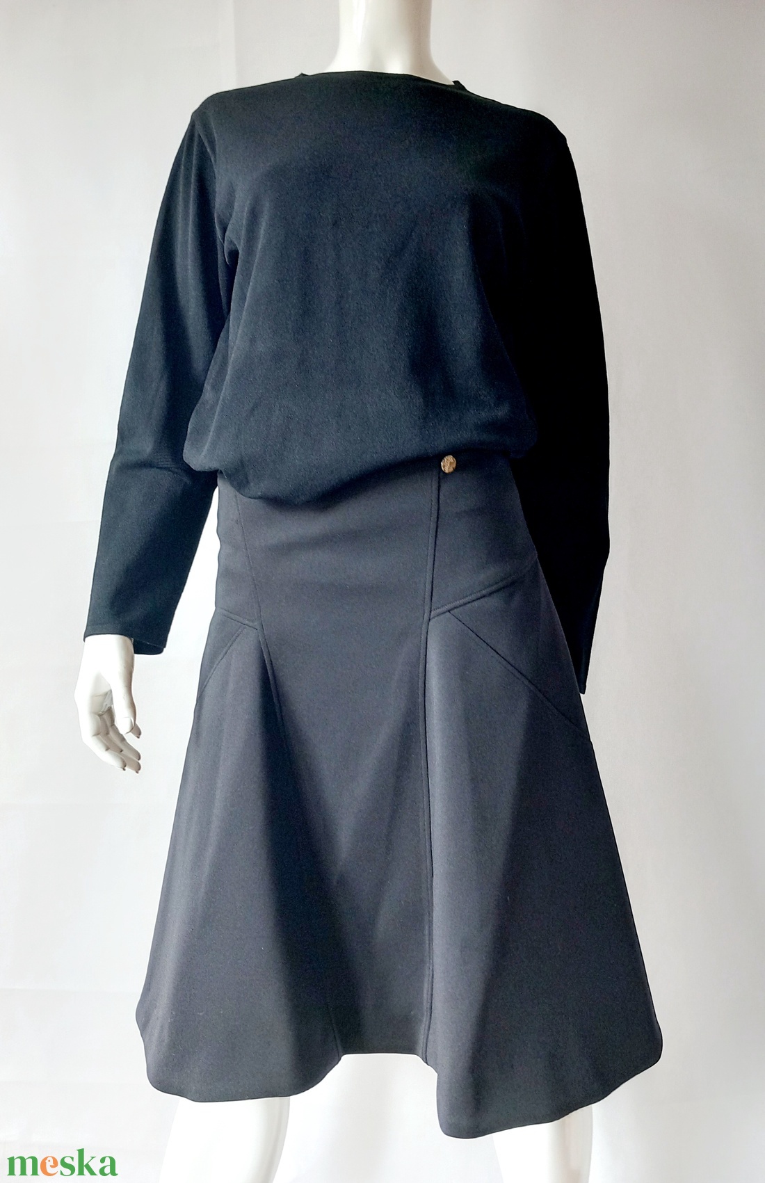 Gianni Versace Collection fekete pulóver és szoknya szett M méret - ruha & divat - női ruha - pulóver - Meska.hu Gianni Versace Collection fekete pulóver és szoknya szett M méret - ruha & divat - női ruha - pulóver - Meska.hu