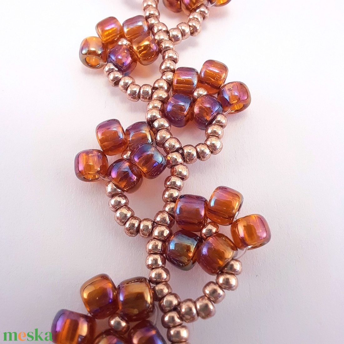 Gyöngyös virágos, szivárványos narancs színű karkötő - ékszer - karkötő - gyöngyös karkötő - Meska.hu
