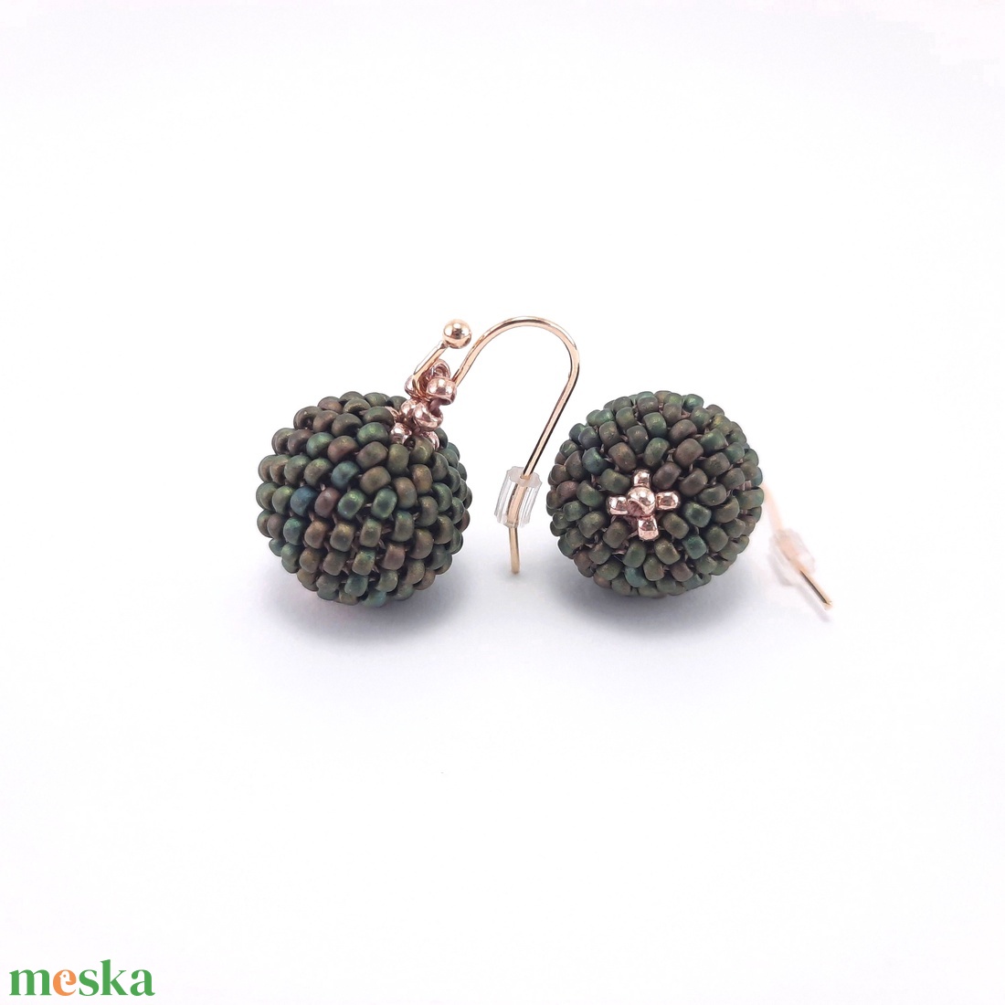 Gyöngyös bogyós, patinás zöld fülbevaló - ékszer - fülbevaló - lógó fülbevaló - Meska.hu