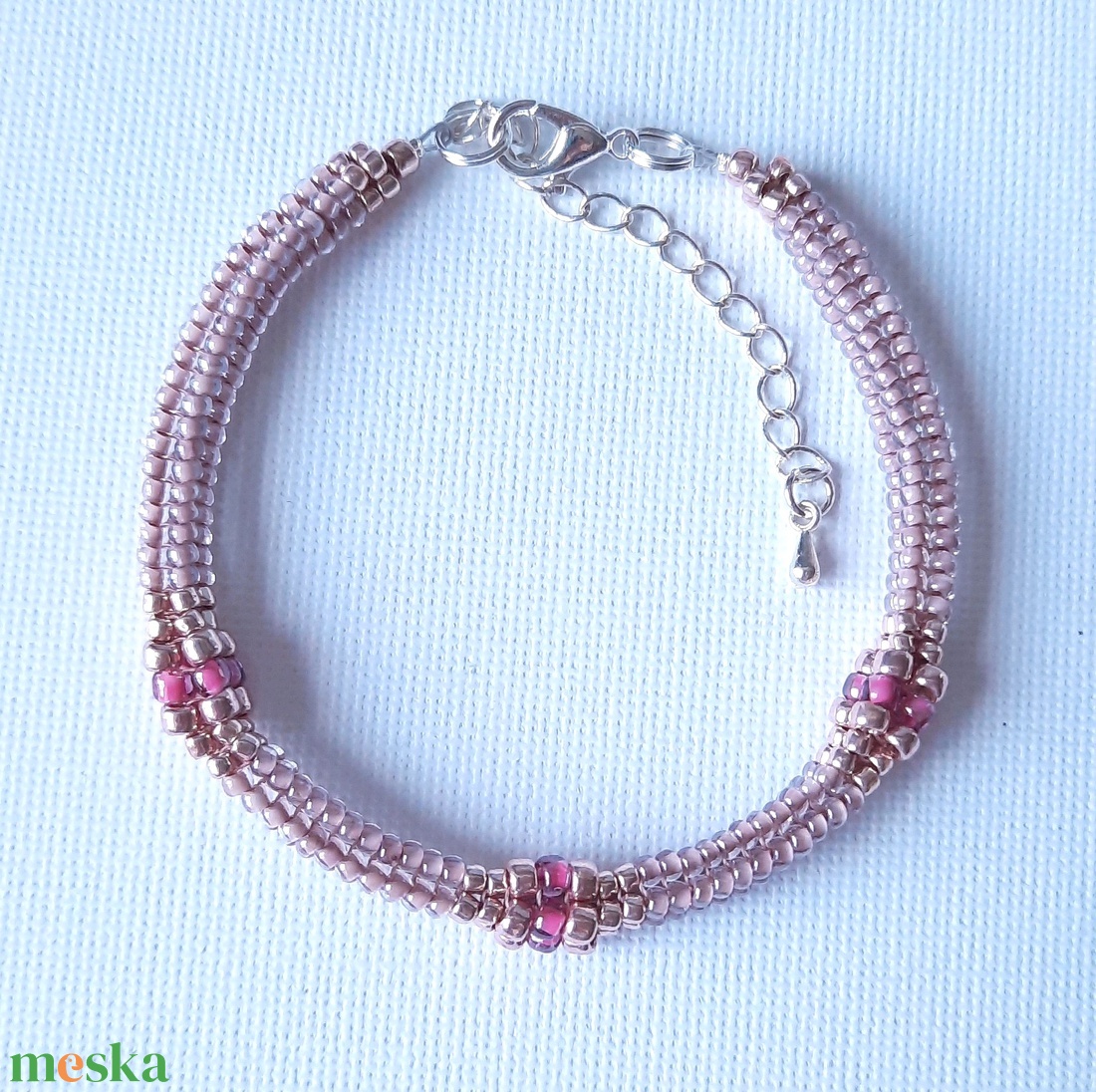 Áttetsző rózsaszín árnyalatok és metál rózsaszín,  gyöngyös karkötő - ékszer - karkötő - gyöngyös karkötő - Meska.hu