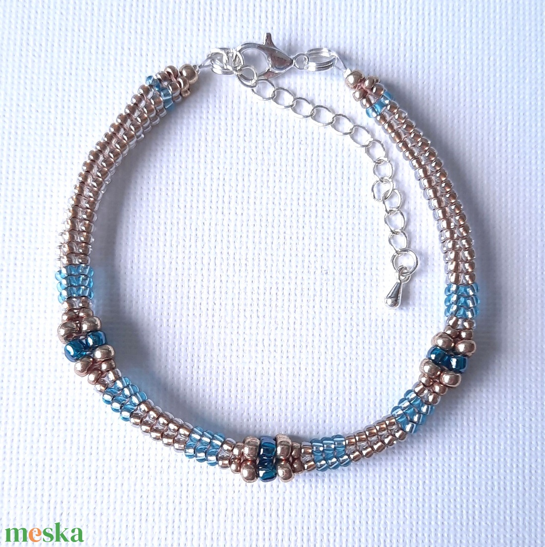 Áttetsző kék árnyalatok és arany,  gyöngyös karkötő + fülbevaló szett - ékszer - ékszerszett - Meska.hu