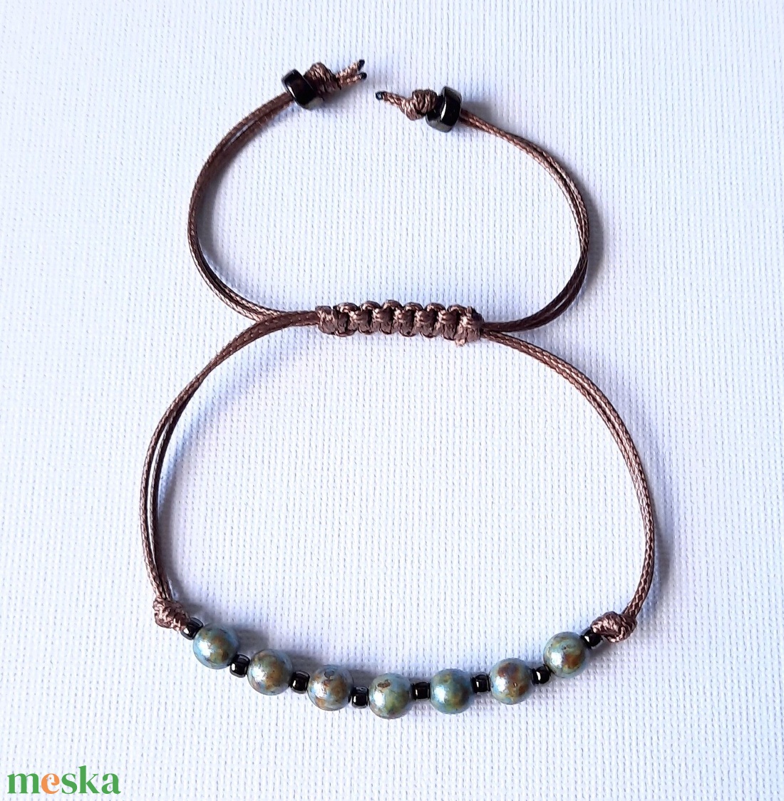 Kőhatású zöld golyós, viaszolt zsinóros karkötő - ékszer - karkötő - gyöngyös karkötő - Meska.hu