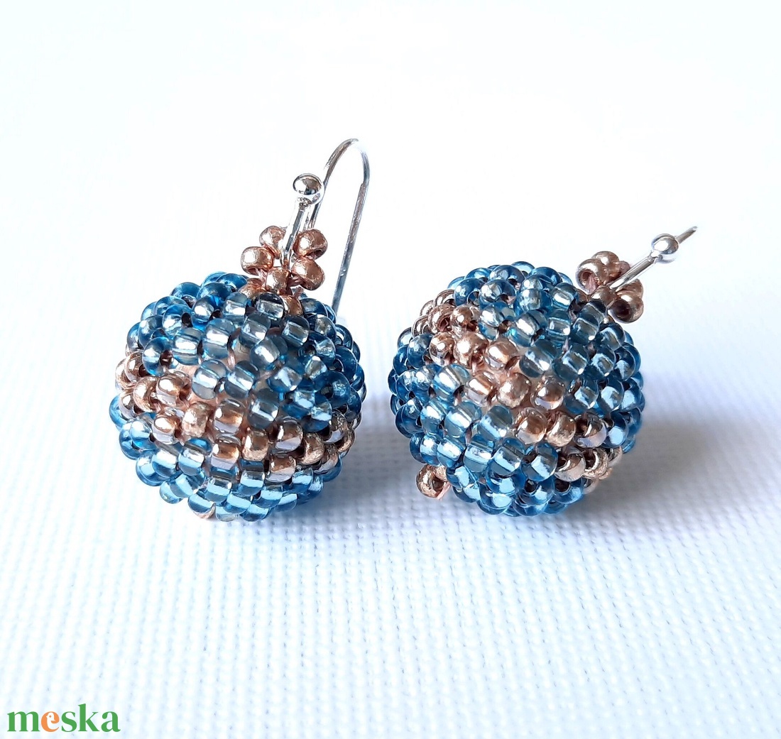 Áttetsző kék árnyalatok és arany,  gyöngyös karkötő + fülbevaló szett - ékszer - ékszerszett - Meska.hu