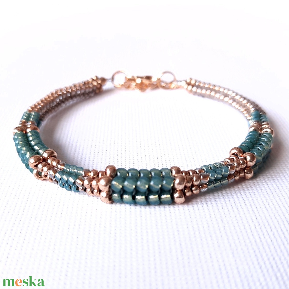 opálos türkizzöld és arany,  gyöngyös karkötő - ékszer - karkötő - gyöngyös karkötő - Meska.hu