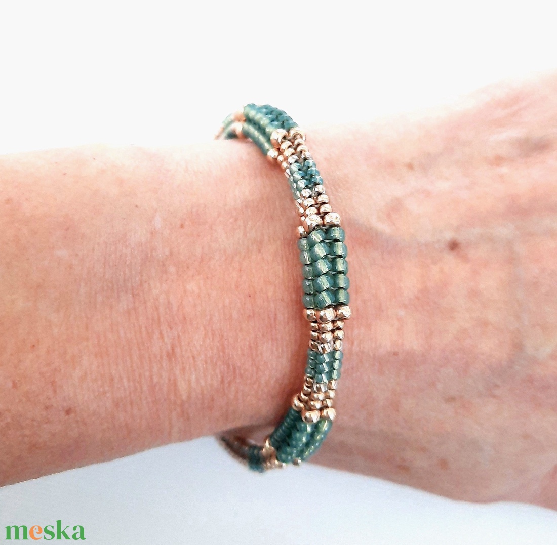 opálos türkizzöld és arany,  gyöngyös karkötő - ékszer - karkötő - gyöngyös karkötő - Meska.hu