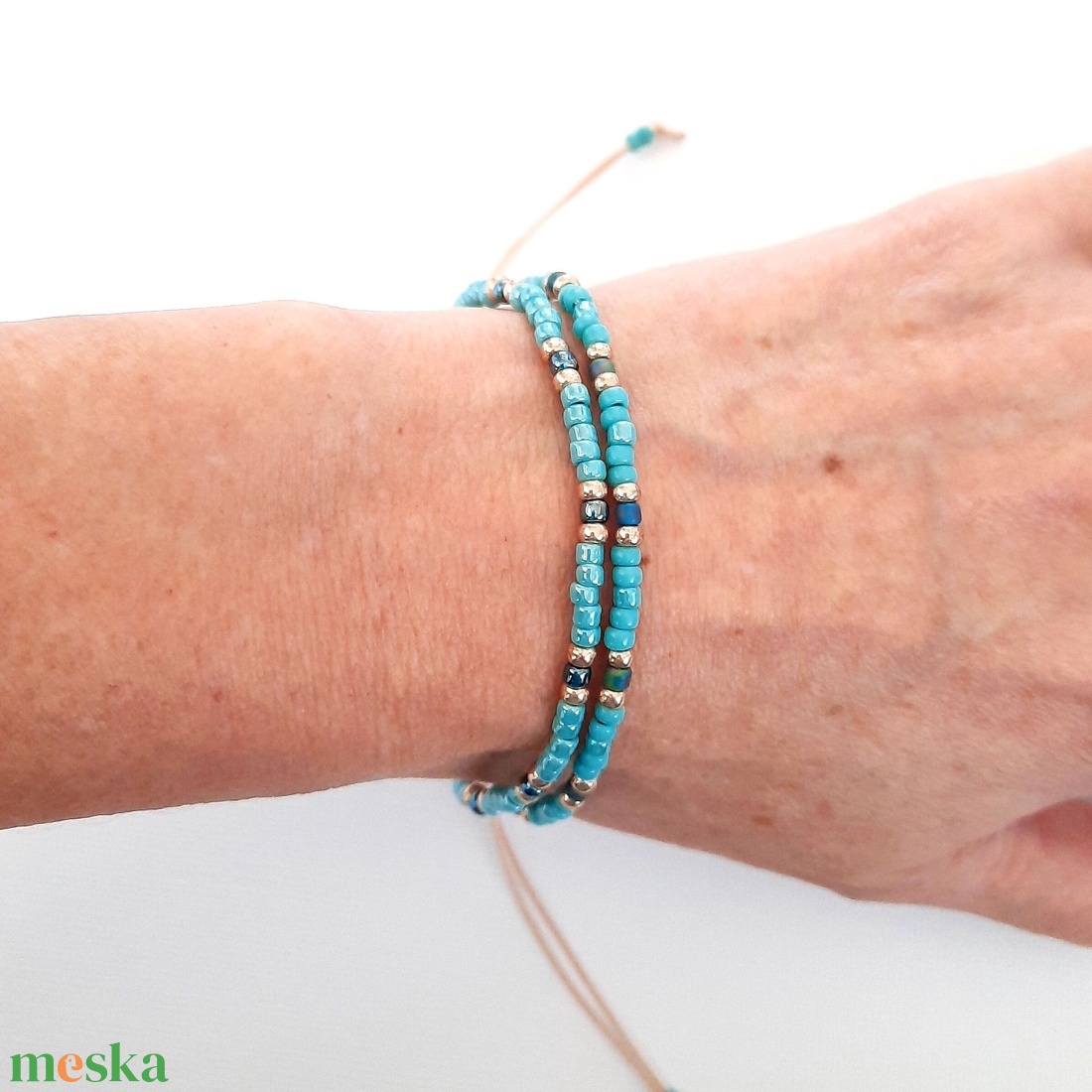 Türkiz, viaszolt zsinóros karkötő - ékszer - karkötő - gyöngyös karkötő - Meska.hu