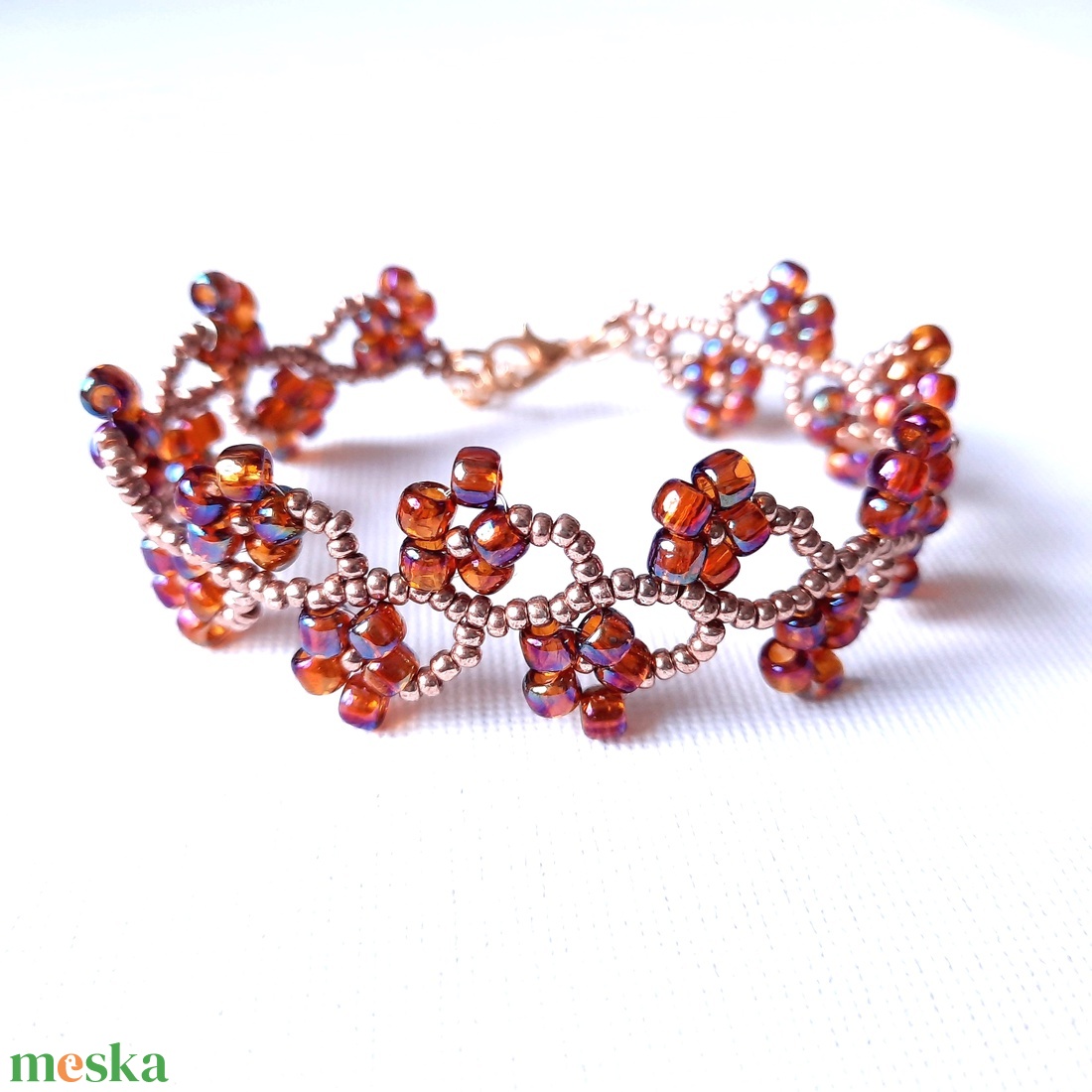 Gyöngyös virágos, szivárványos narancs színű karkötő - ékszer - karkötő - gyöngyös karkötő - Meska.hu
