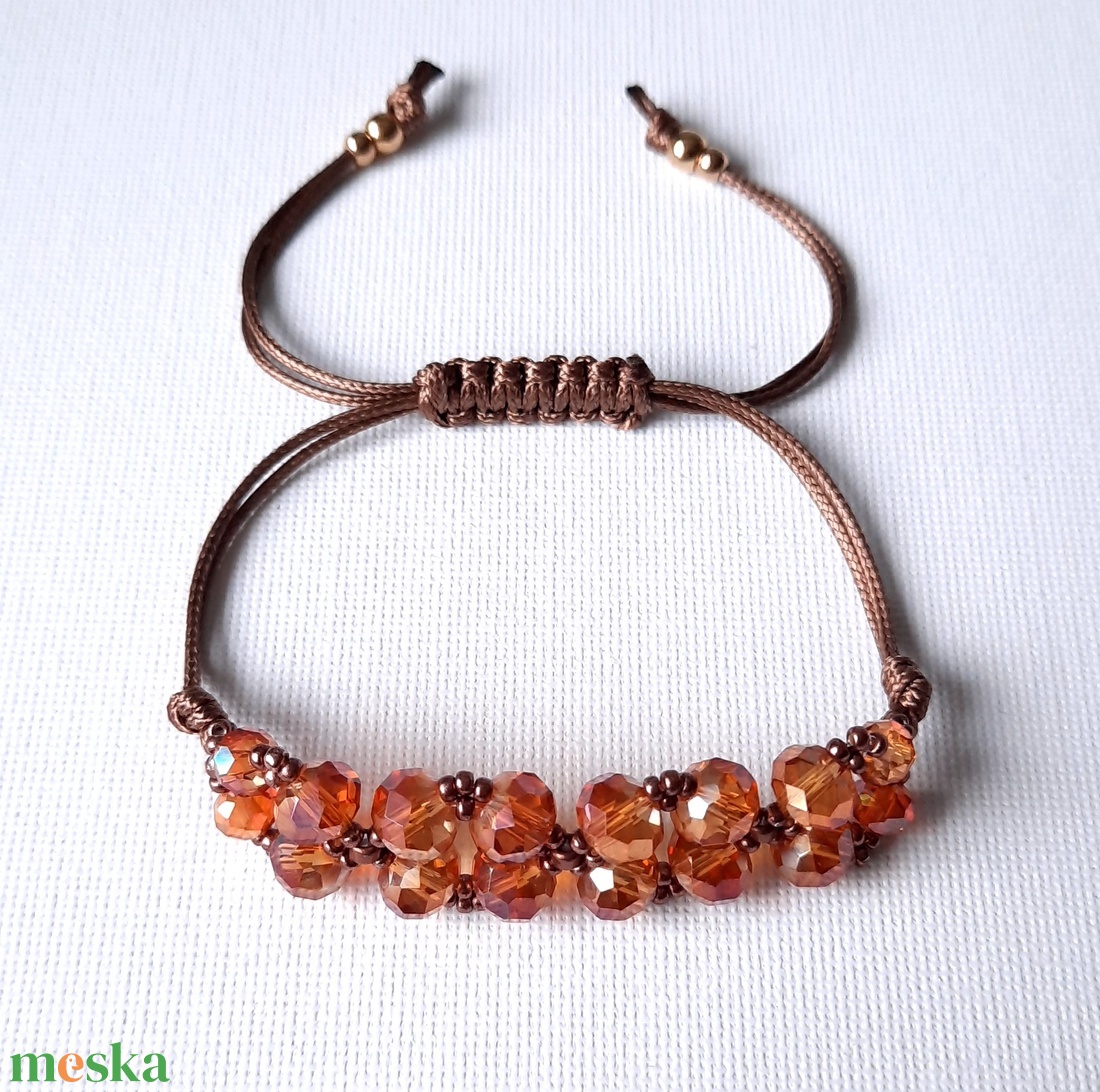 Narancs színű csiszolt üveg, viaszolt zsinóros karkötő - ékszer - karkötő - gyöngyös karkötő - Meska.hu