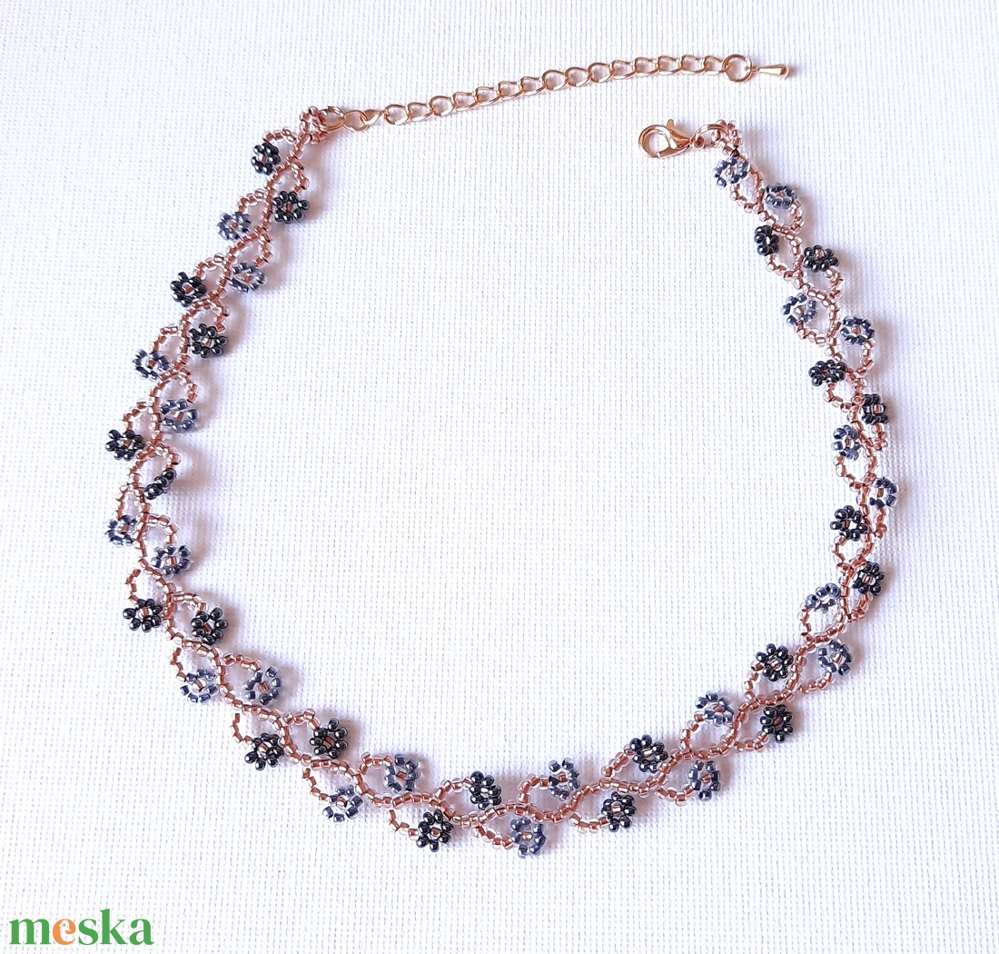 Gyöngyös két soros karkötő vagy rövid állású nyaklánc - szürke, réz - ékszer - karkötő - gyöngyös karkötő - Meska.hu