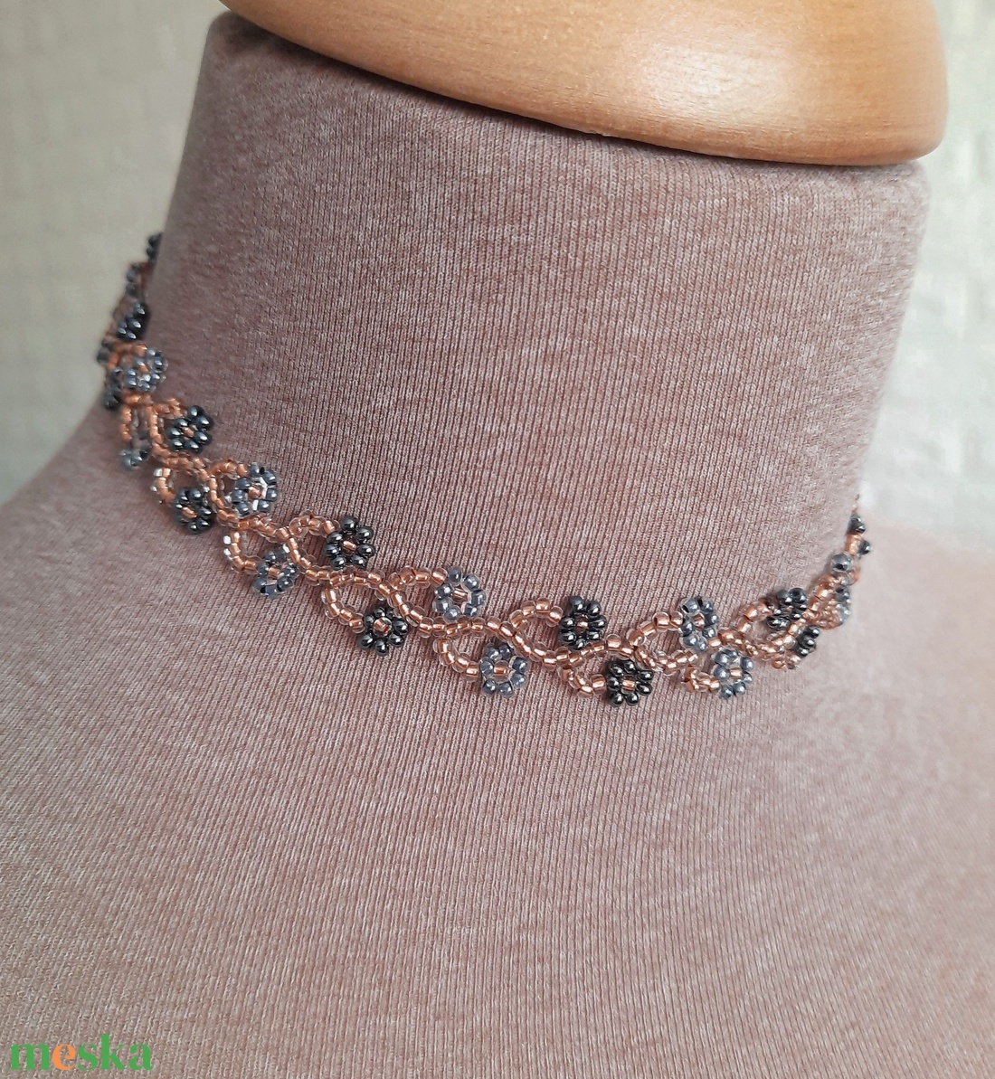 Gyöngyös két soros karkötő vagy rövid állású nyaklánc - szürke, réz - ékszer - karkötő - gyöngyös karkötő - Meska.hu