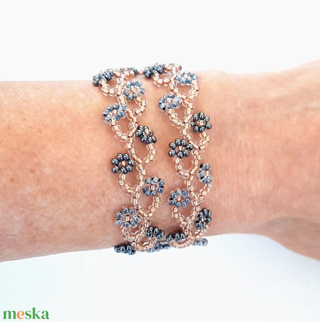 Gyöngyös két soros karkötő vagy rövid állású nyaklánc - szürke, réz - ékszer - karkötő - gyöngyös karkötő - Meska.hu