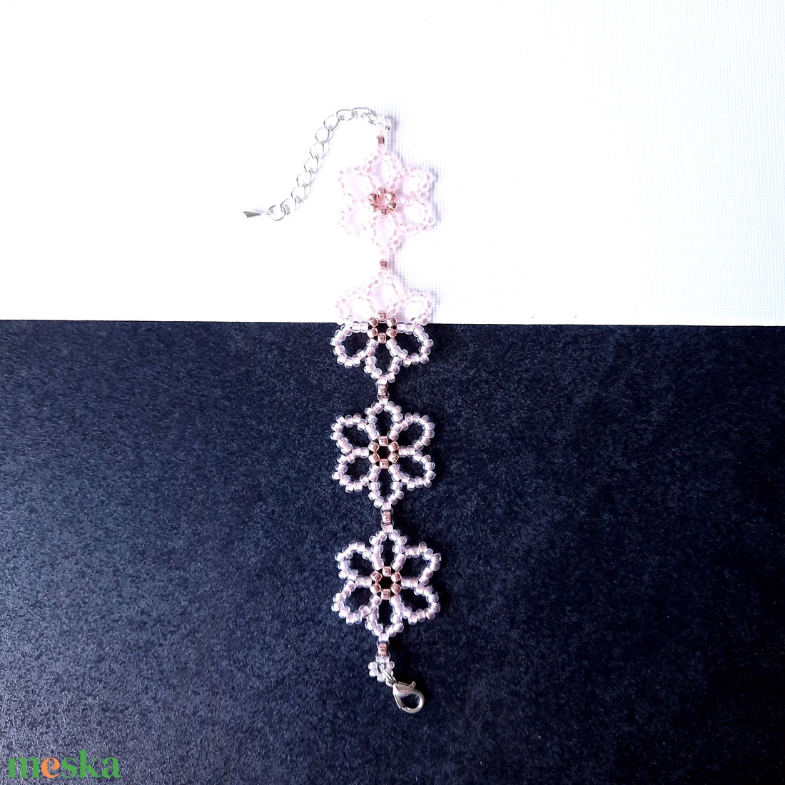 Gyöngyös nagy virágos, rózsaszín karkötő - ékszer - karkötő - gyöngyös karkötő - Meska.hu