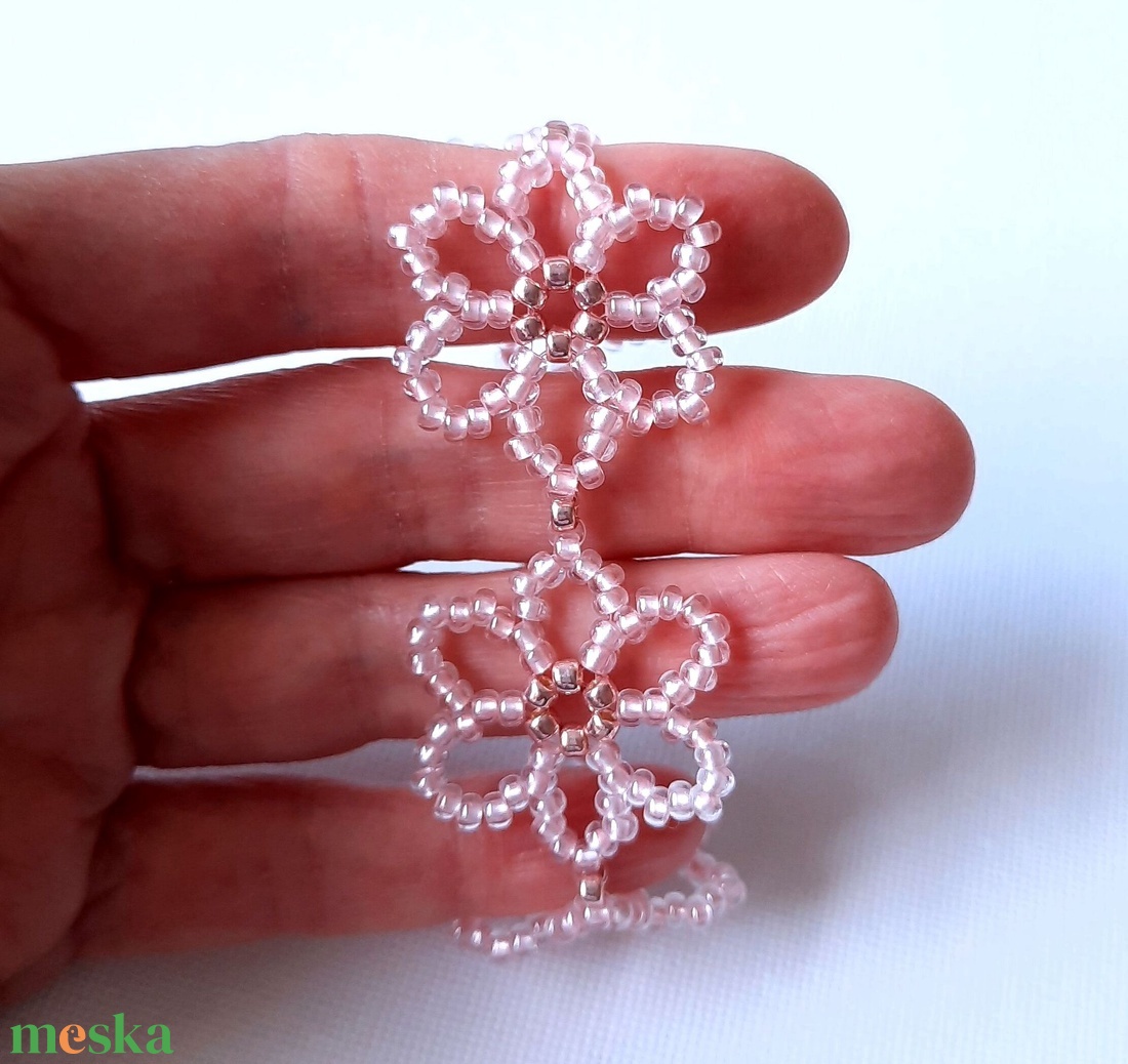 Gyöngyös nagy virágos, rózsaszín karkötő - ékszer - karkötő - gyöngyös karkötő - Meska.hu