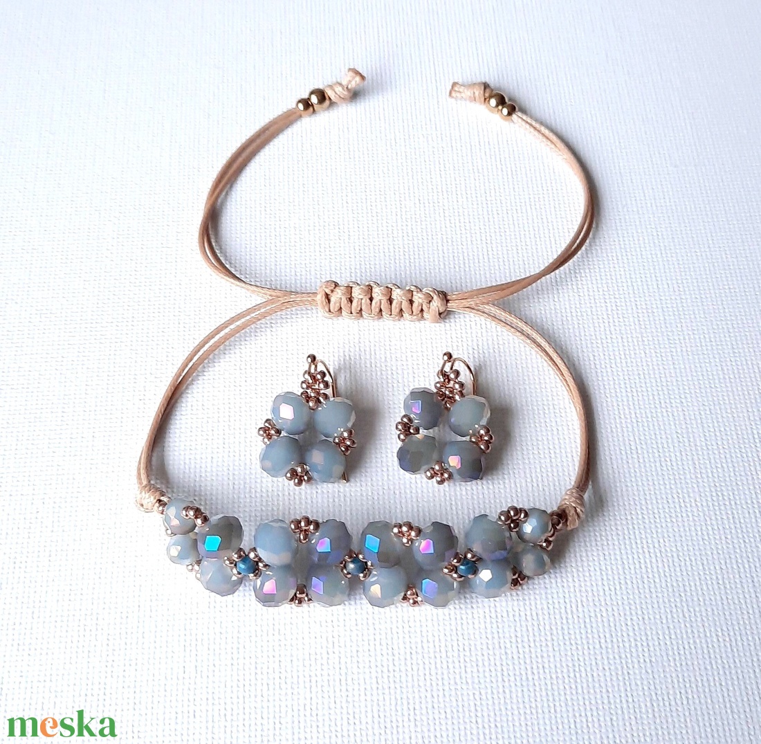 Lilásszürke csiszolt üveg, viaszolt zsinóros karkötő + fülbevaló szett - ékszer - ékszerszett - Meska.hu