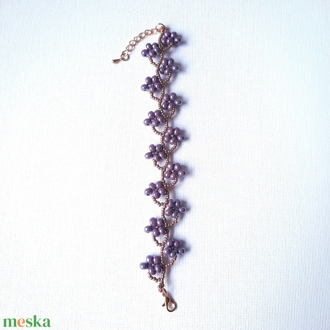 Lila gyöngyös virágos karkötő - ékszer - karkötő - gyöngyös karkötő - Meska.hu