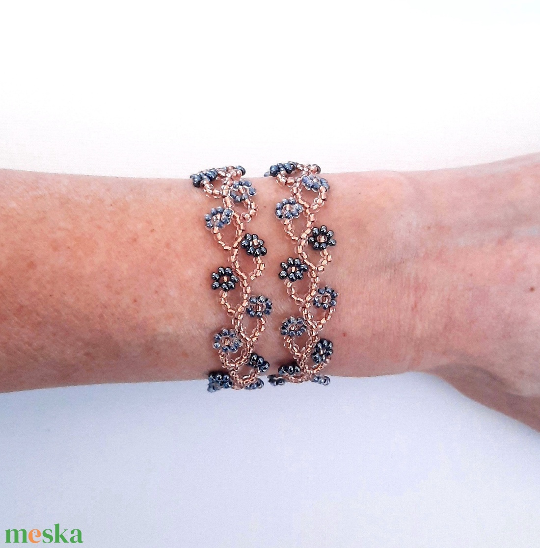 Gyöngyös két soros karkötő vagy rövid állású nyaklánc - szürke, réz - ékszer - karkötő - gyöngyös karkötő - Meska.hu