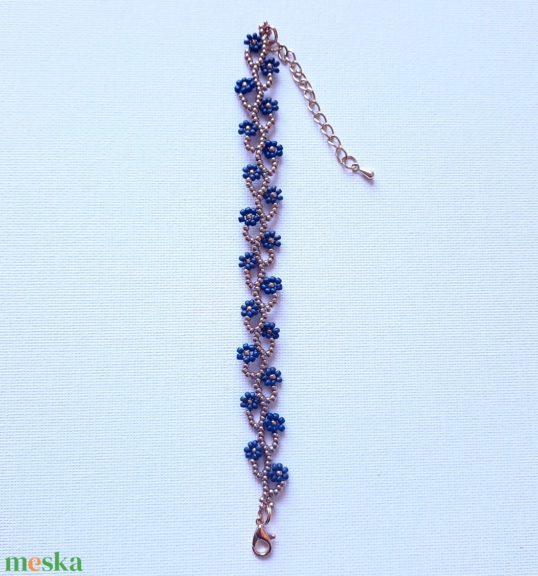 Gyöngyös kisvirágos, kék-arany karkötő - ékszer - karkötő - gyöngyös karkötő - Meska.hu