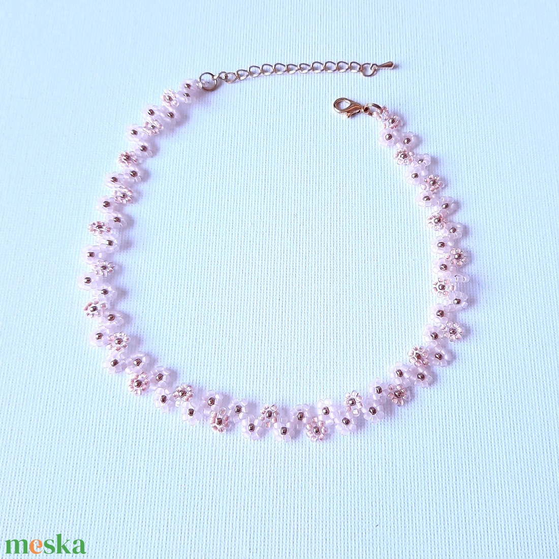 Gyöngyös két soros karkötő vagy rövid állású nyaklánc - világos rózsaszín - ékszer - karkötő - gyöngyös karkötő - Meska.hu